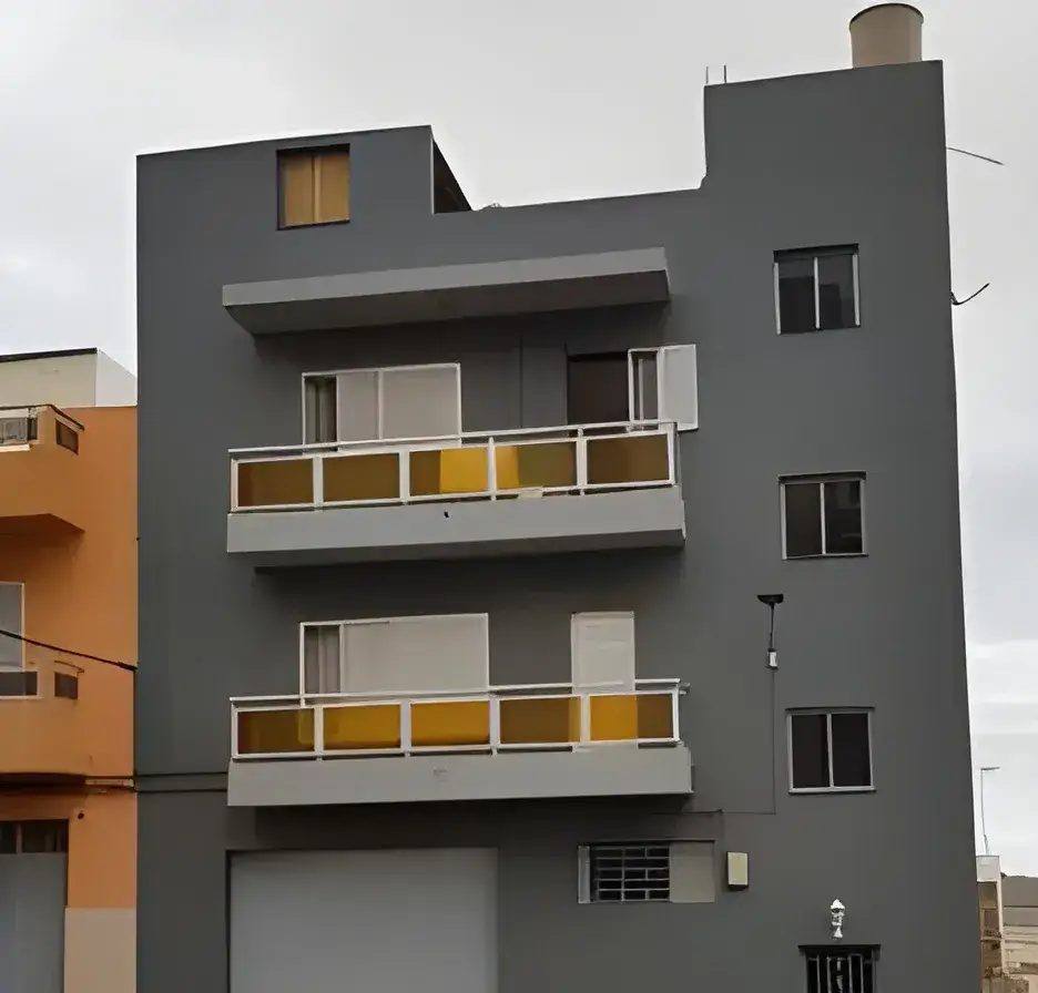 Los Pintores Segovia Rehabilitación y pintado de fachada de comunidad en color gris moderno